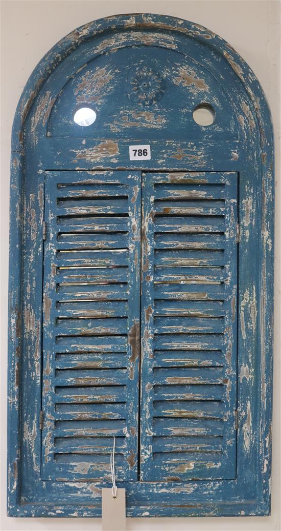 A painted mirror with shutters H.74cm